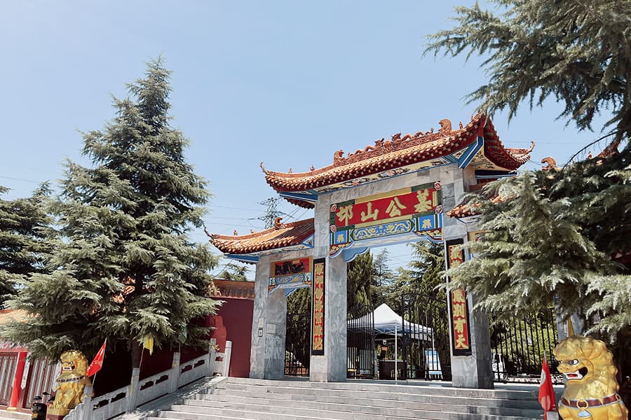 郑州市惠济区郑州市民公墓邙山墓园陵园大门图