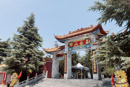 郑州市惠济区郑州市民公墓邙山墓园大门图