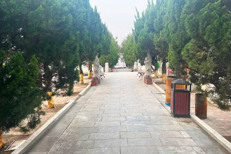 郑州市荥阳市青龙岗纪念园园区环境图
