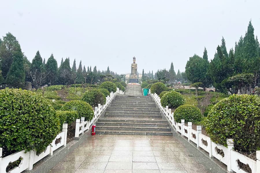 郑州市新密市皇帝岭陵园园区环境图
