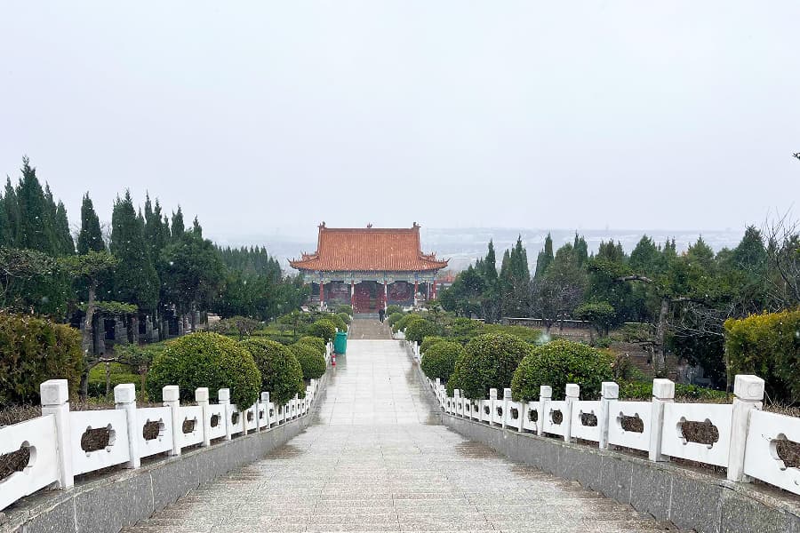 郑州市新密市皇帝岭陵园园区环境图