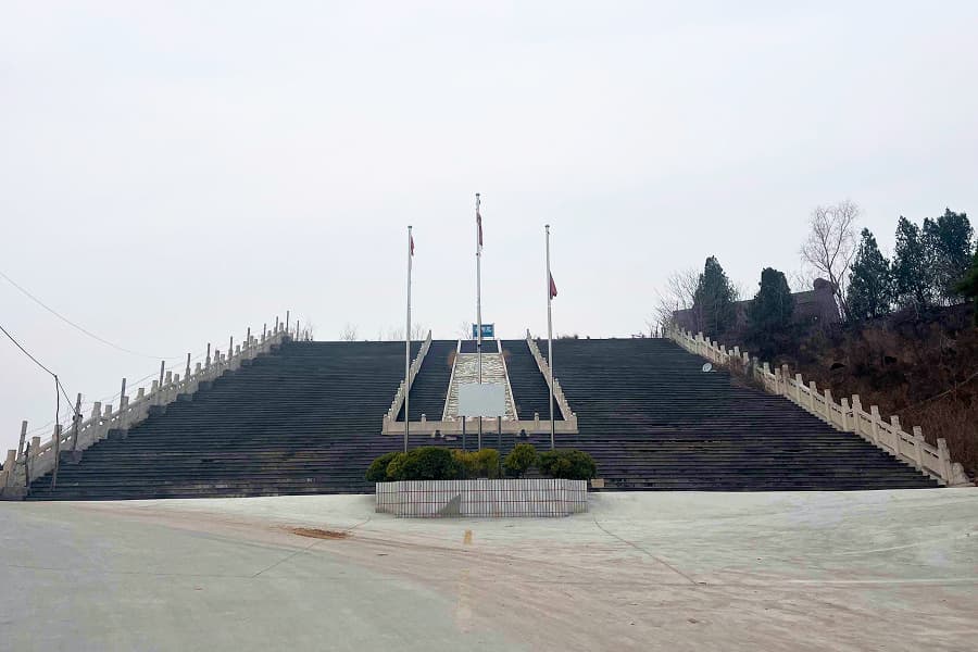 郑州市荥阳市北邙陵园园区环境图