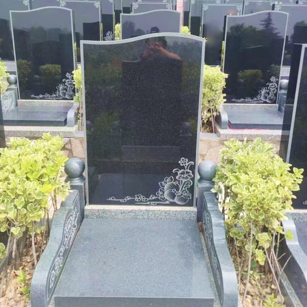 凤凰山人文纪念园传统立碑
