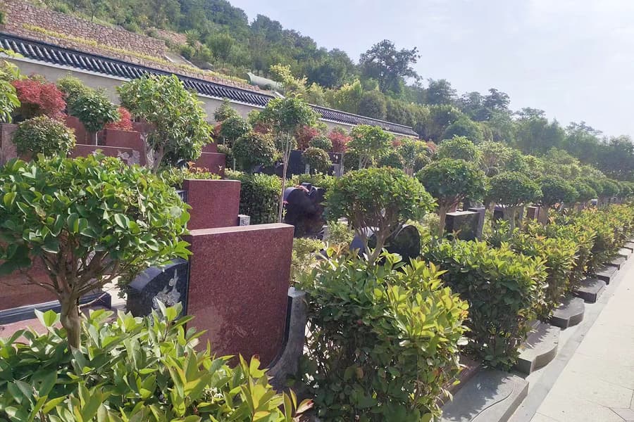 凤凰山人文纪念园墓区图
