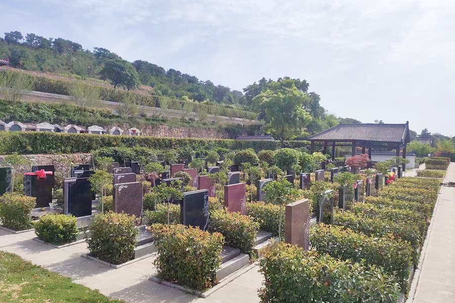 凤凰山人文纪念园