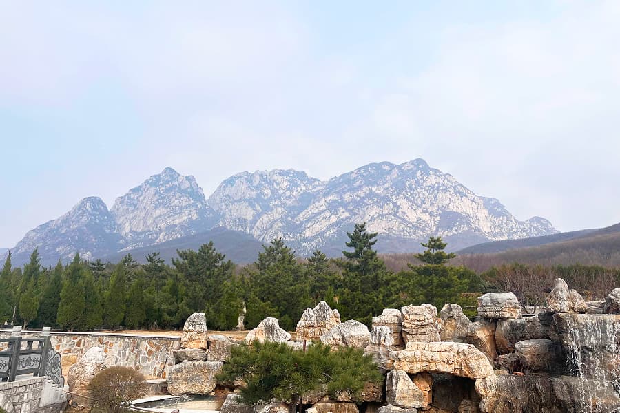 莲花山人文纪念园景观图