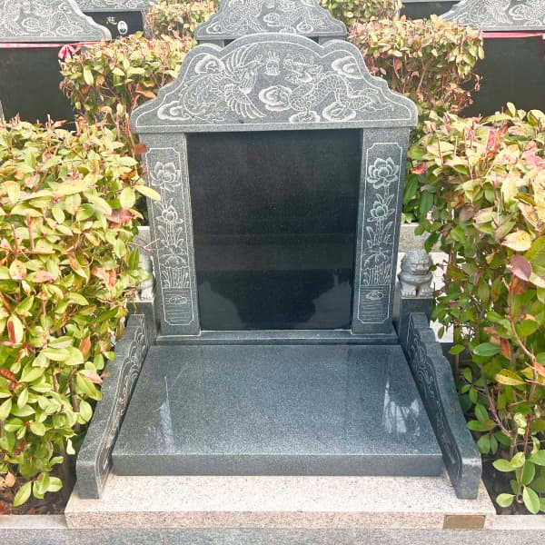 莲花山人文纪念园传统立碑