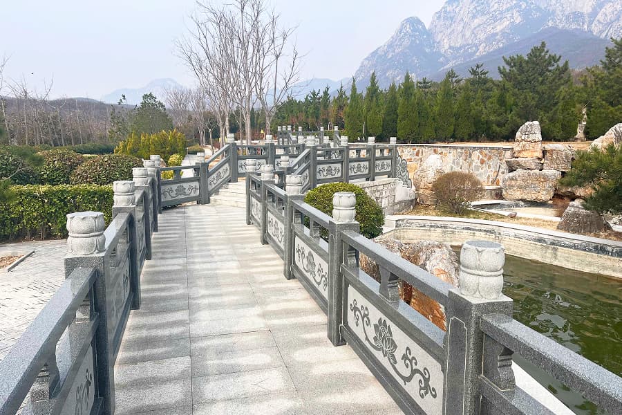 莲花山人文纪念园景观图