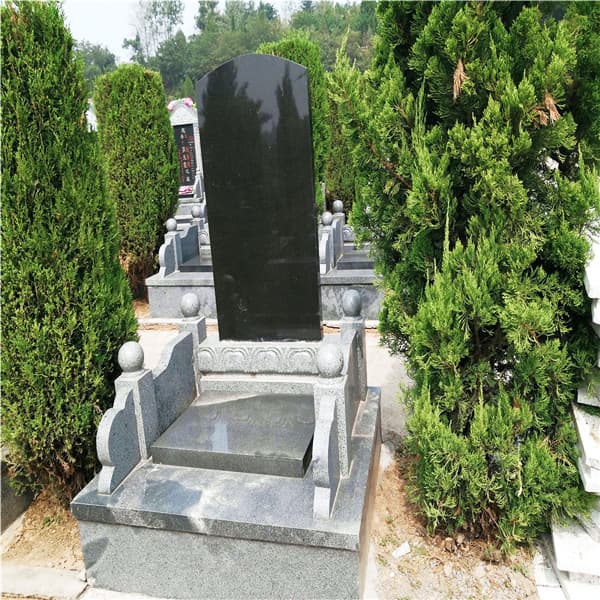 黄龙岗陵园传统立碑