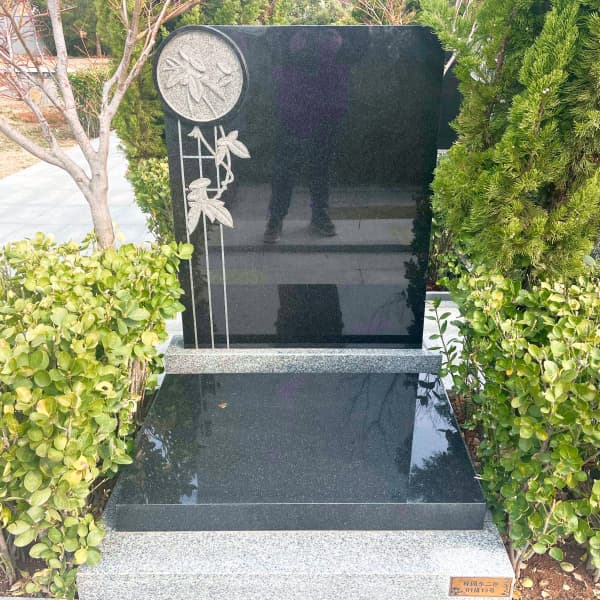 莲花山人文纪念园传统立碑